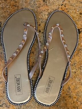 ANN MORE Taupe Metallic Stud Thong Sandals Size 10
